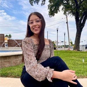 Meet your Posher, Emilia regina